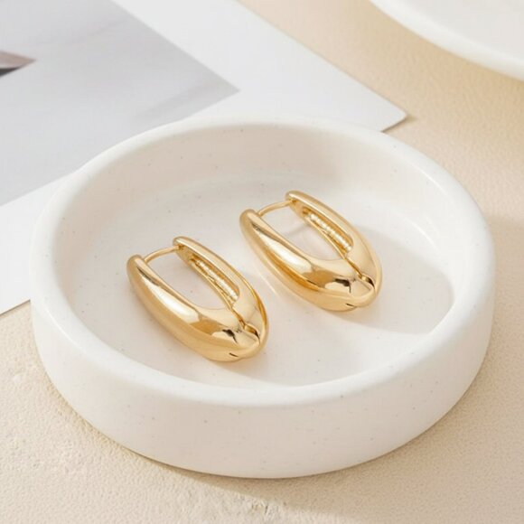 18K Gold‑Filled Chunky U‑Shape Drop Hoop Earrings - Picture 4 of 4